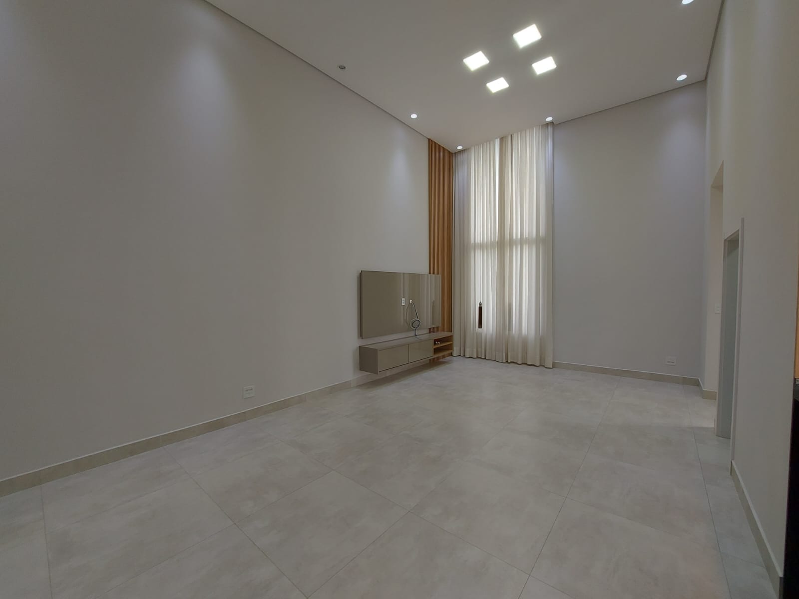 Foto do imóvel: CONDOMÍNIO DAMHA